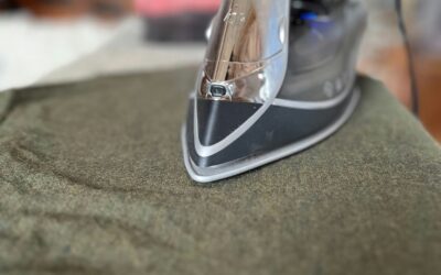 Comment bien repasser une chemise en 3 étapes ?